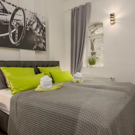 Apartamento Sweethome - Luxus Pur - Grosse Kueche, Terrasse, Stellplatz, Wifi Halle (Saale)